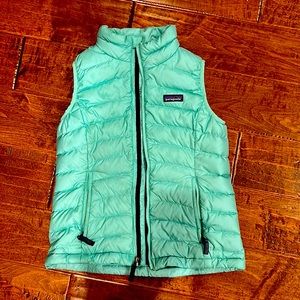 Girls Patagonia down sweater vest. Small (7-8)